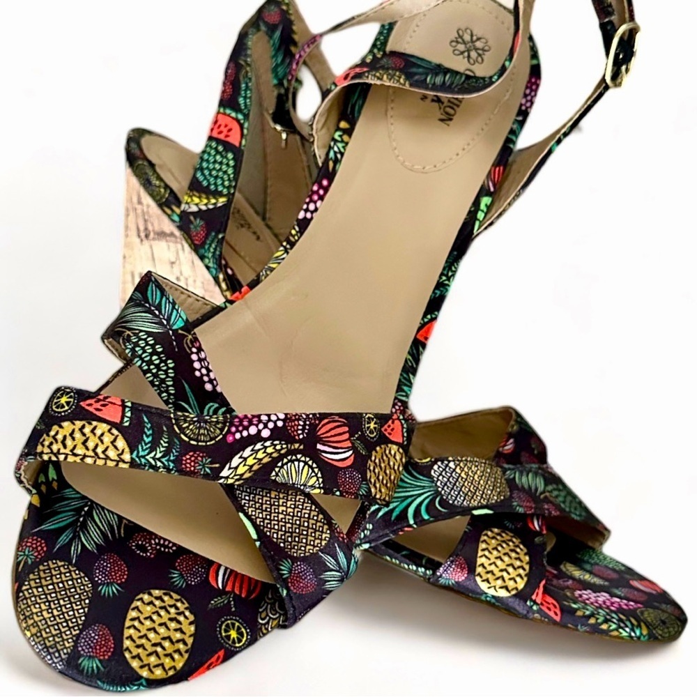 Gorgeous Pineapple Fruits Wedge Cork Strappy Open Toe Black Sandals Heels size 9